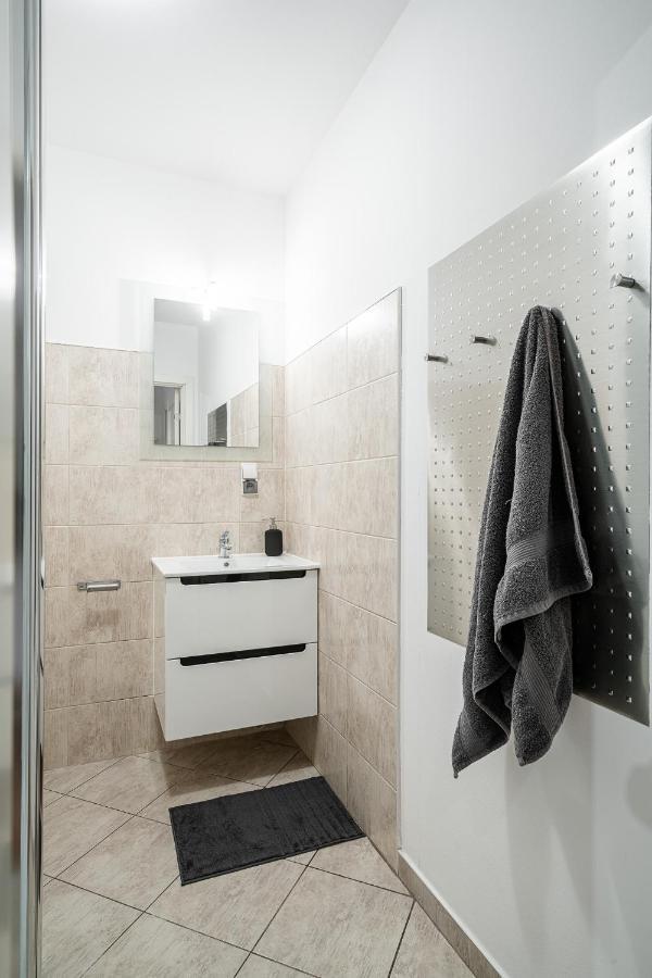 Solny Square Aparthotel Wroclaw Ngoại thất bức ảnh